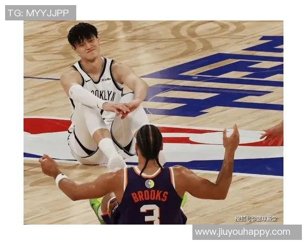 曾凡博防守失误贾里德巴特勒轻松突破上篮得分